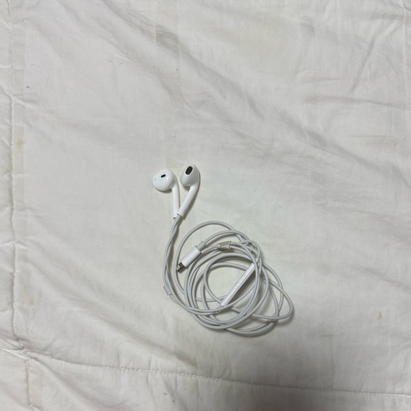 Old gen Apple EarPods - Picture 1 of 1
